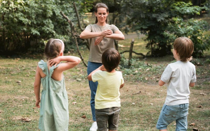 teachers/staff asking kids to line up outdoors, school trip safety, November 2024, Australia